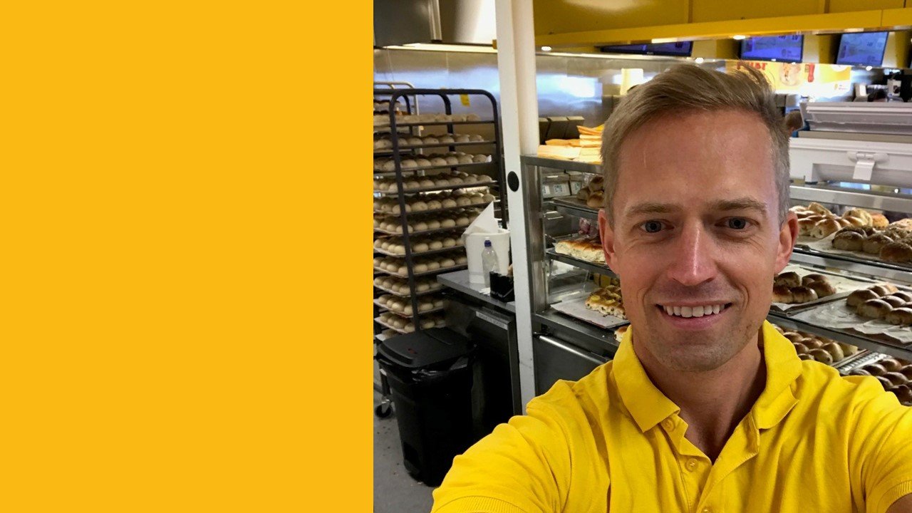 Erik Anker web on yellow