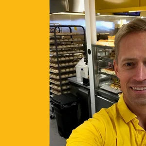 Erik Anker web on yellow