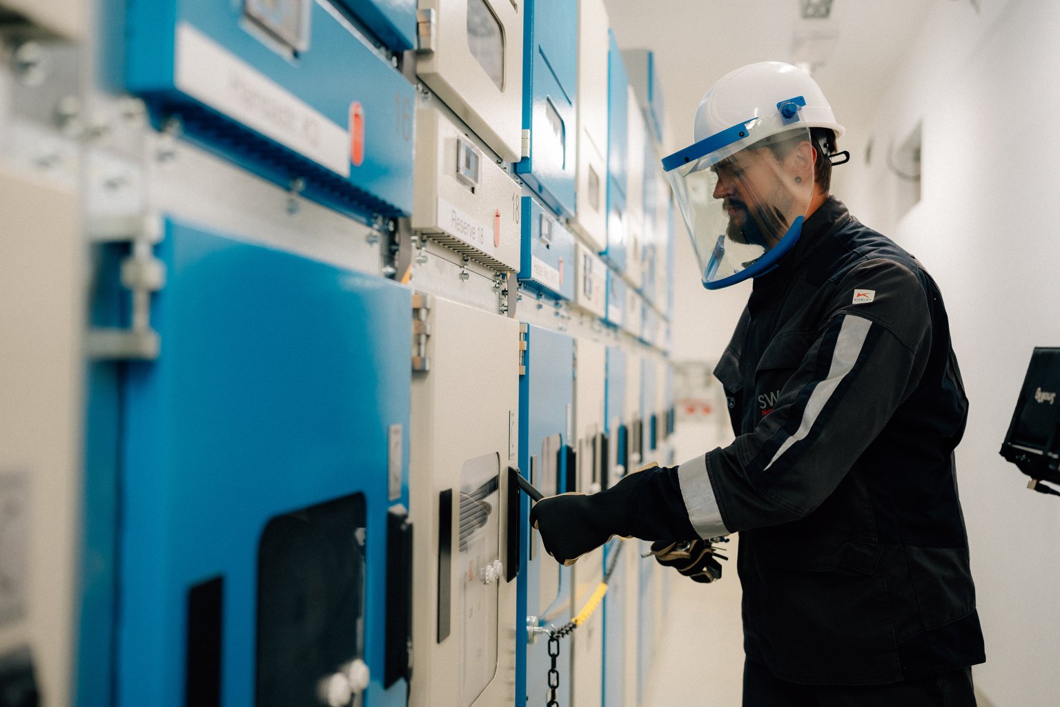 SWO Netz Mitarbeiter in Schaltzentrale