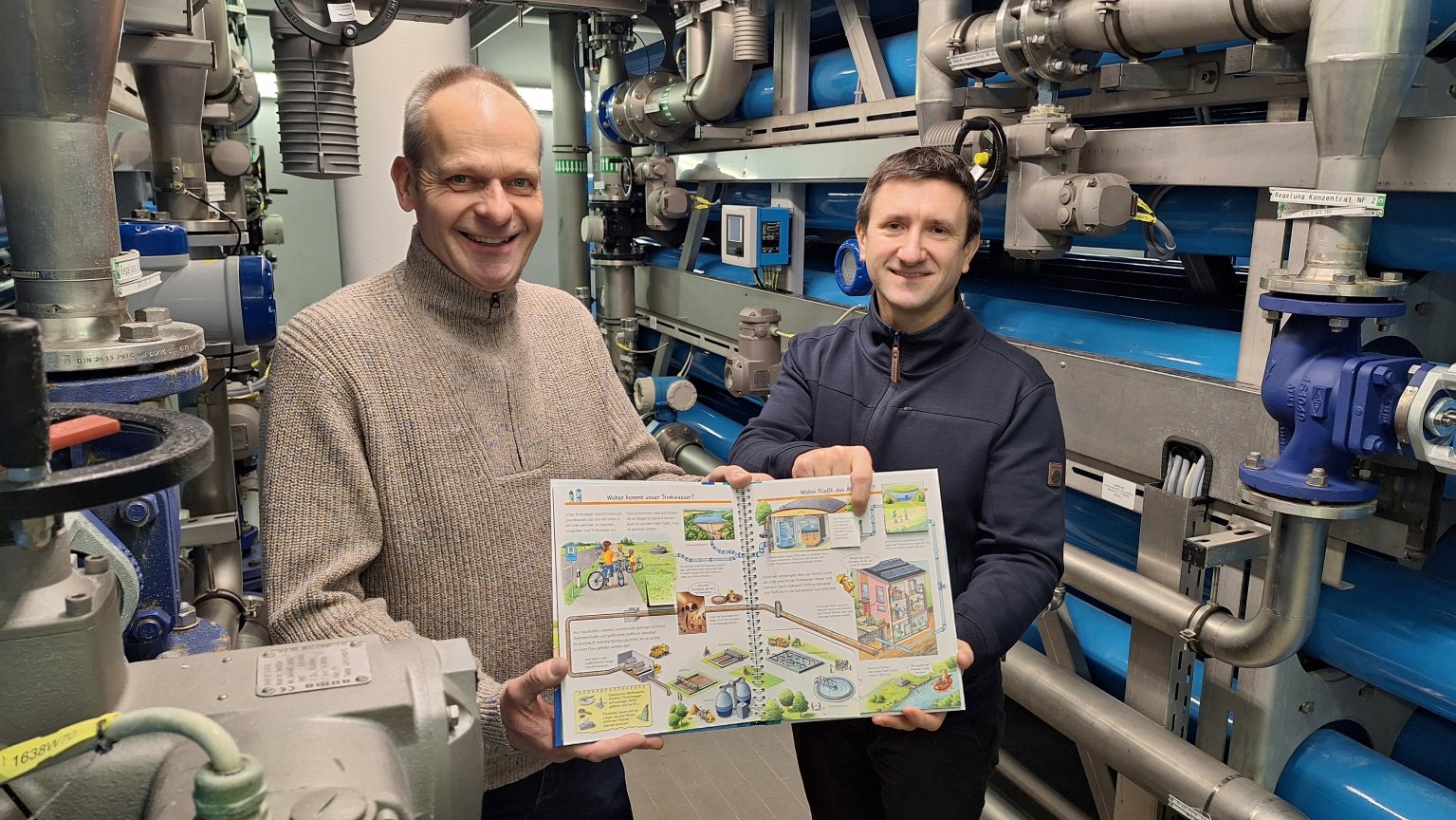 Der Osnabrücker Illustrator Markus Humbach (links) hat ein neues Kinderbuch des Ravensburger Verlags gestaltet. Hilfe bekam er von Alex Jost und seinem Team aus der SWO Netz.