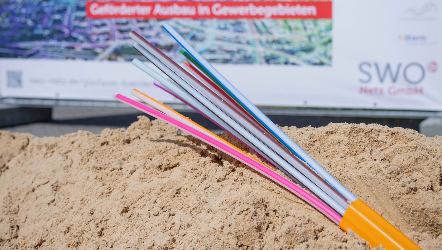 Spatenstich für den geförderten Glasfaserausbau in Gewerbegebieten