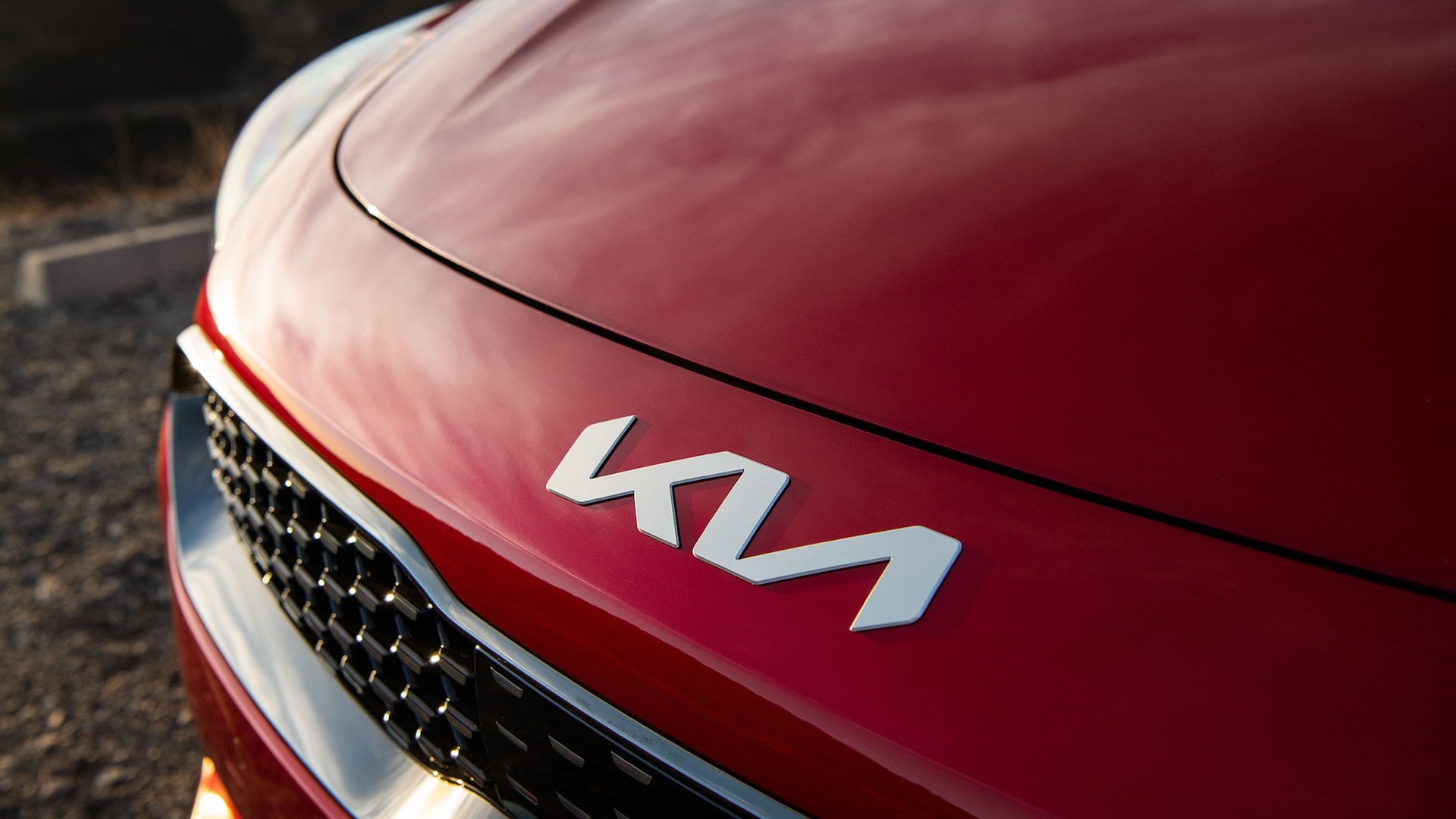 kia-car-logo-closeup