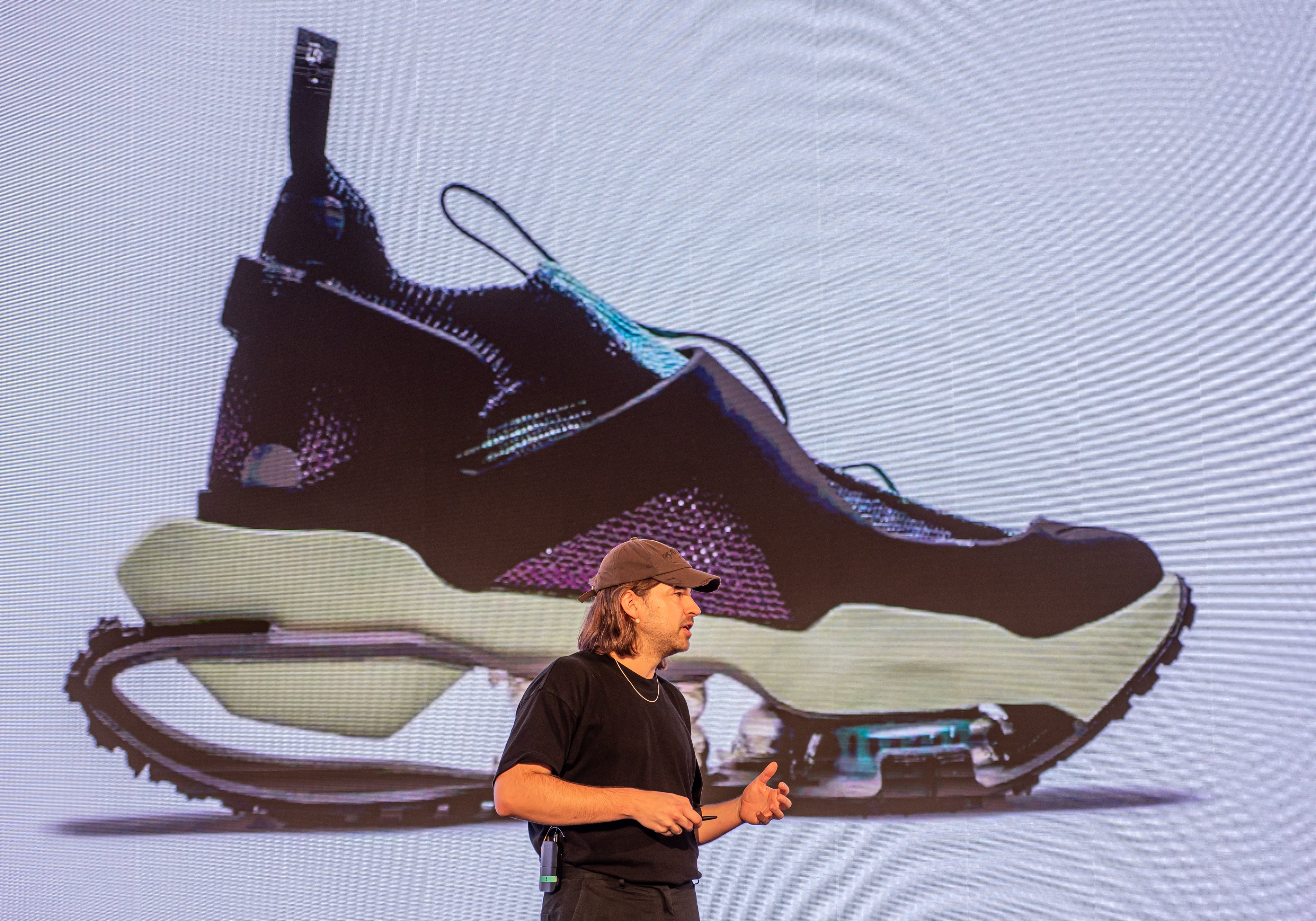 Image showing Jonas Hegi during his speech at Paradigms 2025