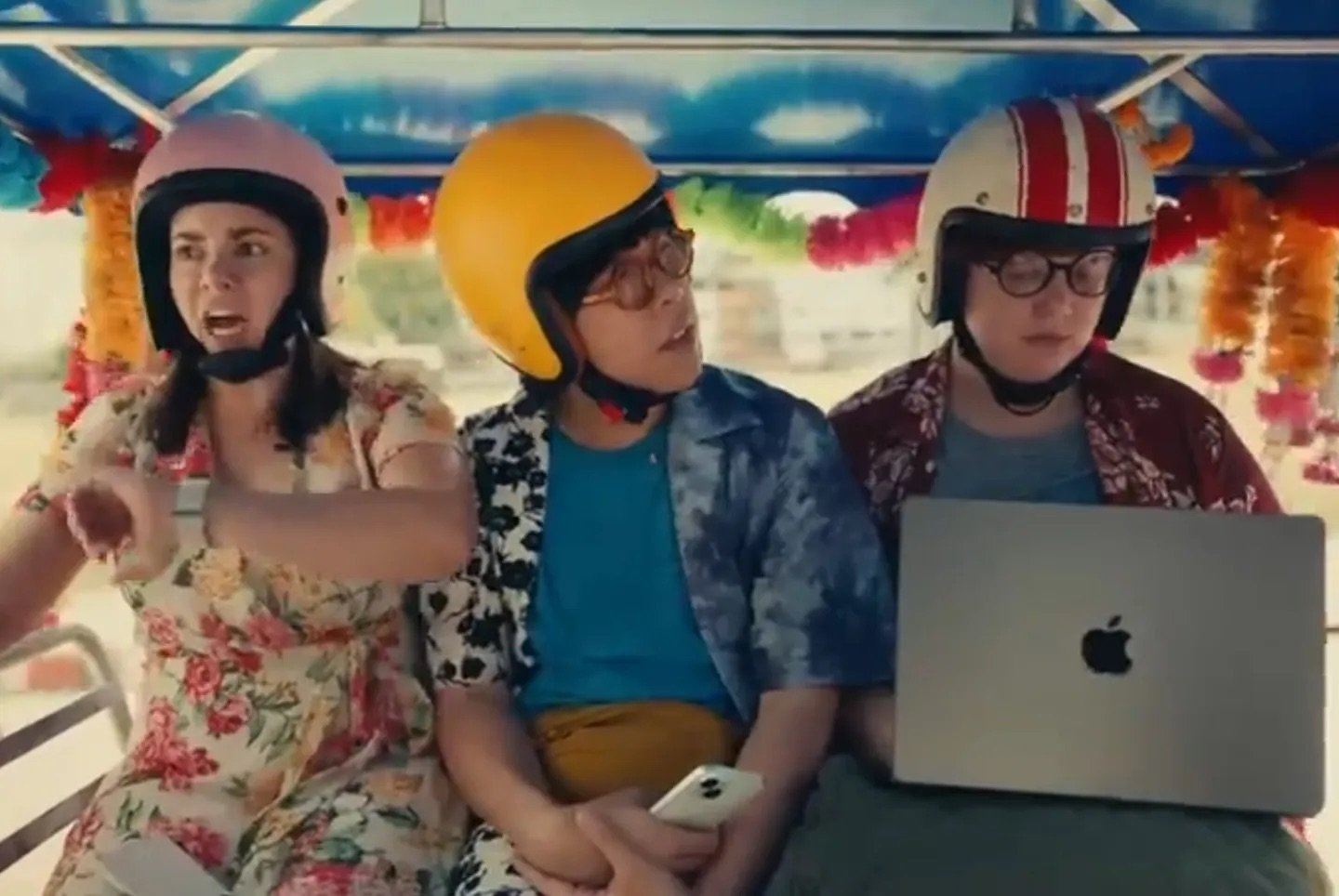 Apple's infamous OOO Ad in Thailand