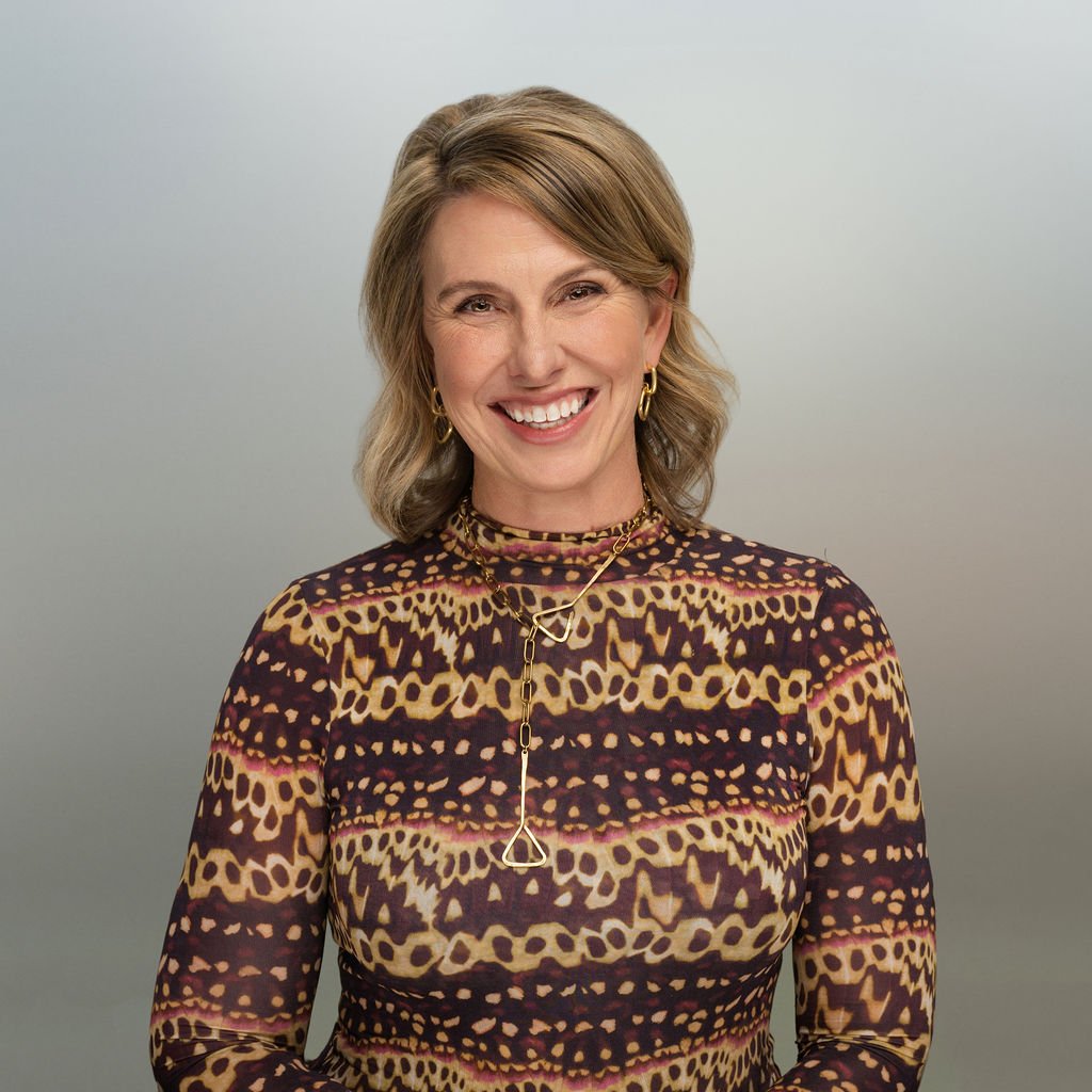 Headshot - Leslie Witt