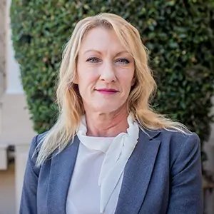 Kim Burch Headshot