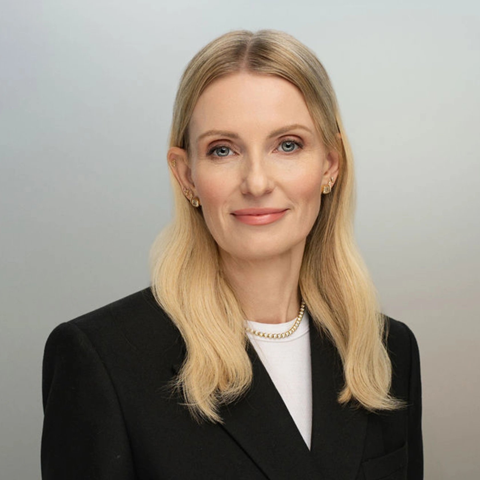 Headshot - Dru Armstrong