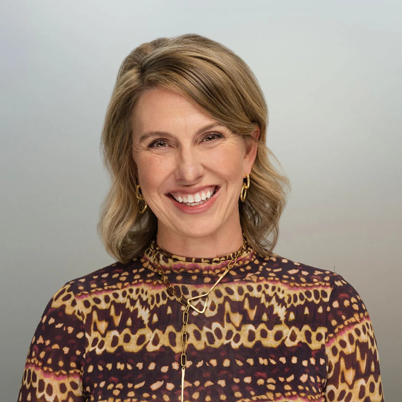 Headshot - Leslie Witt
