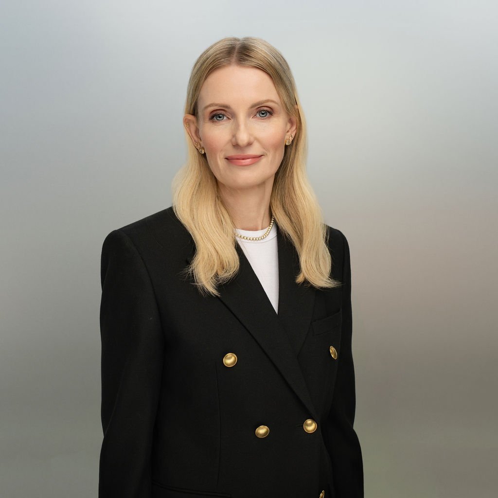 Headshot - Dru Armstrong