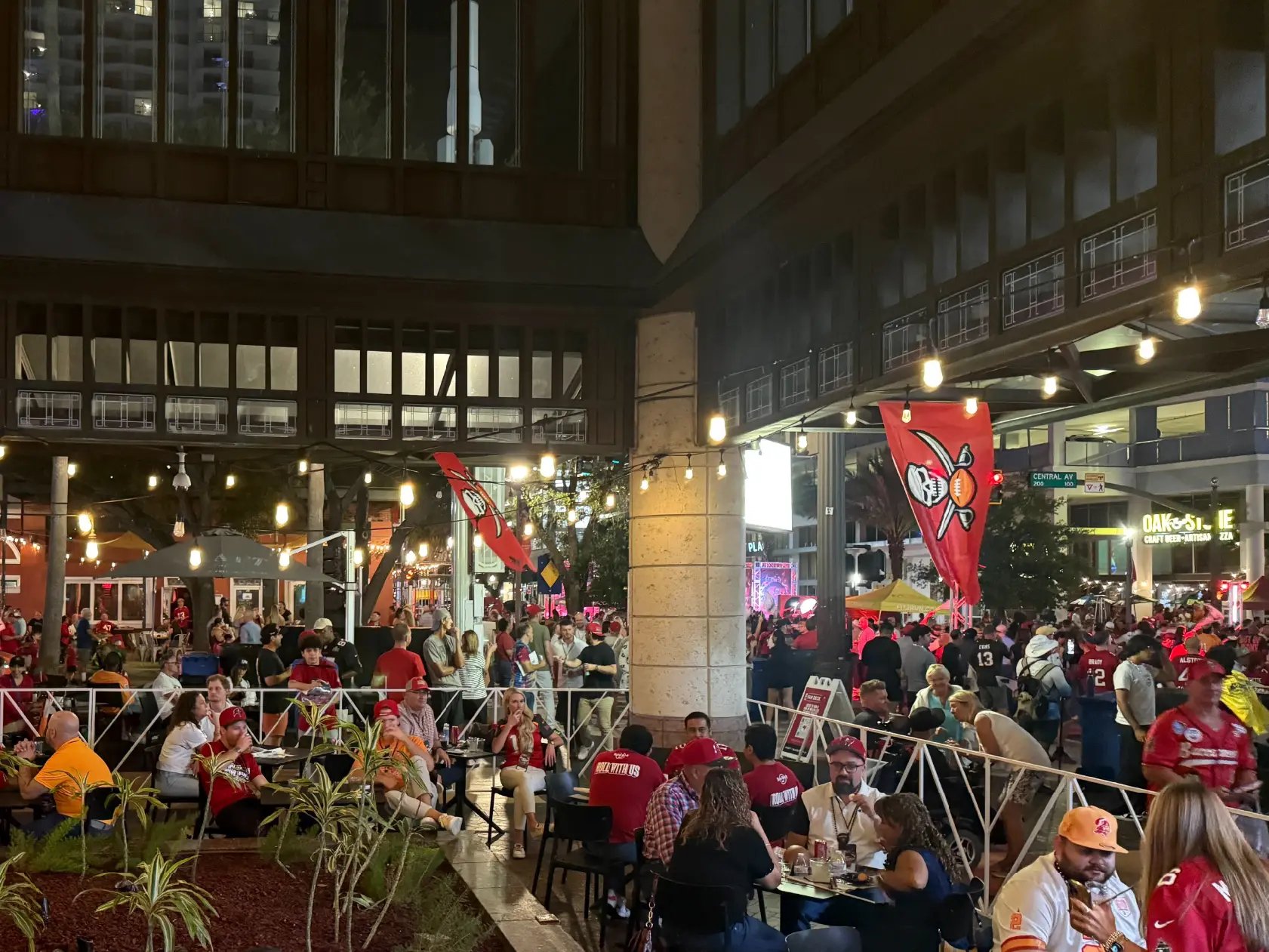 8am-LandingPage-TampaBayBucs-1680x1260-1680x1260-DraftParty
