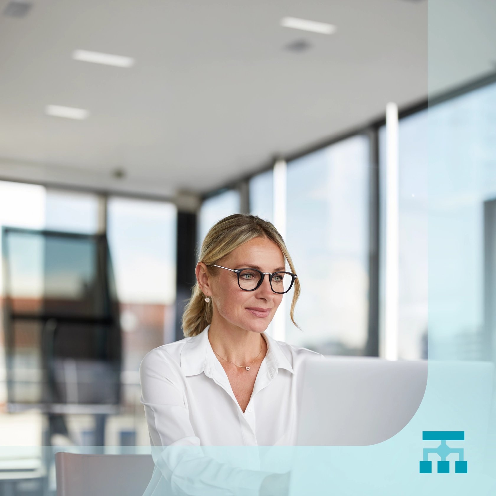 Accountant building workflows on a computer