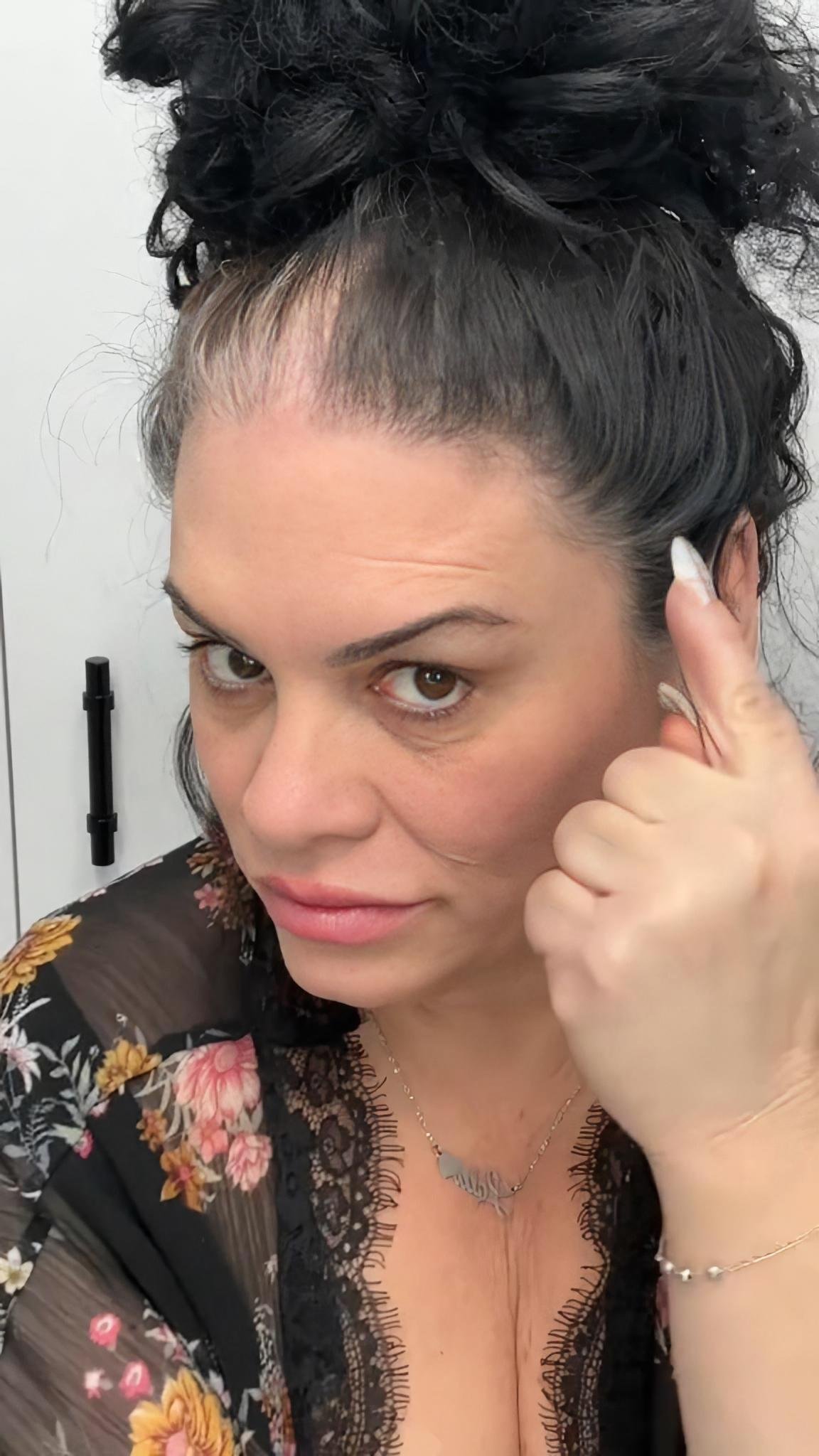 Gray roots at the hairline after applying Boldify Hairline Powder