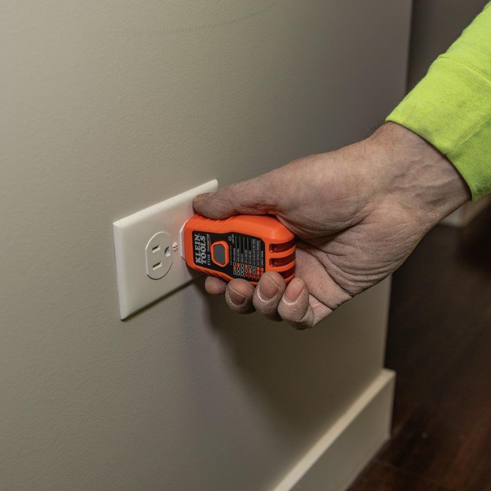 Picture of ET310 - Digital Circuit Breaker Finder with GFCI Outlet Tester