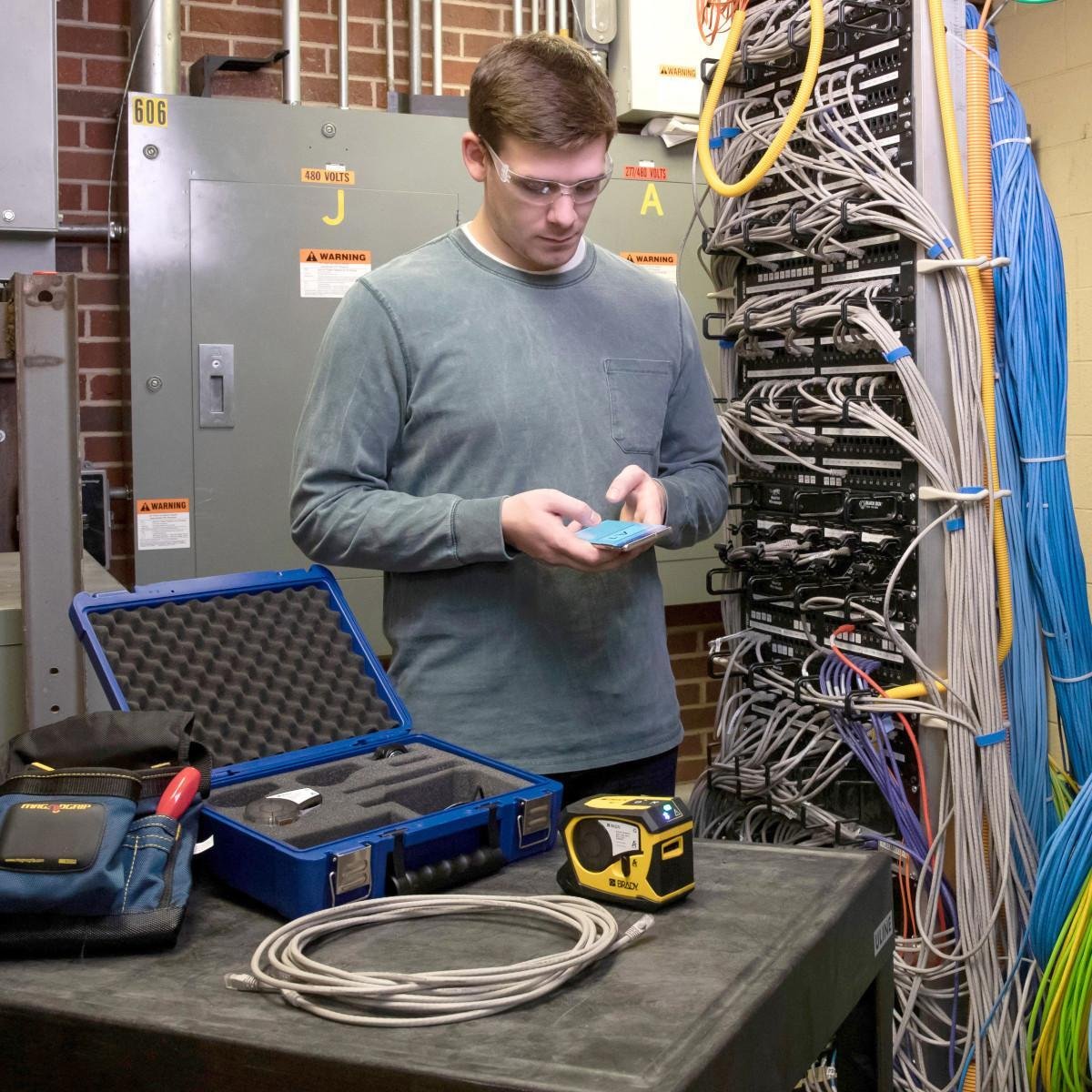 Picture of BRADY M211, Portable Bluetooth Label Printer