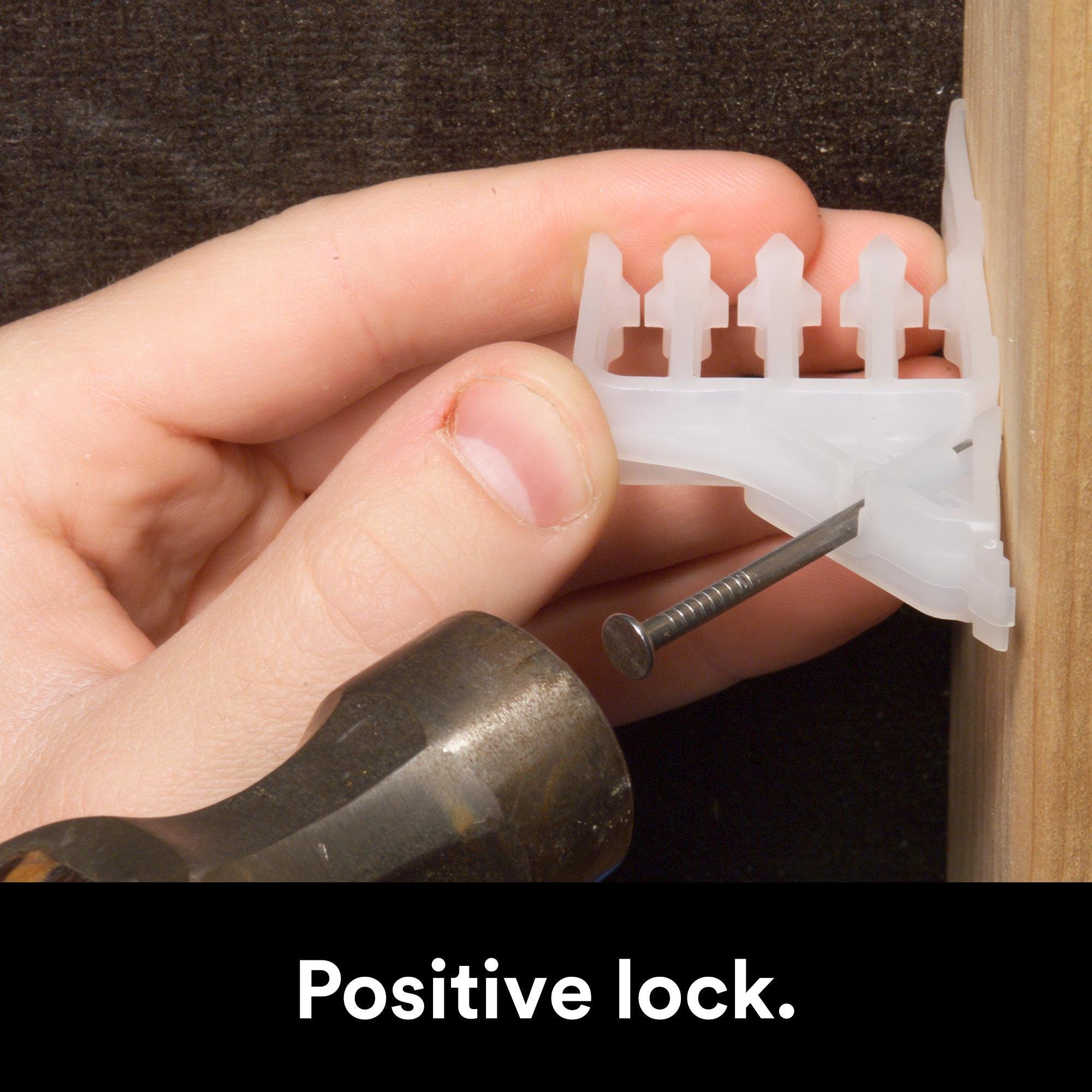 Picture of SI-1 - 3M™ Cable Stacker SI-1, routes various number of cables in an organizedway