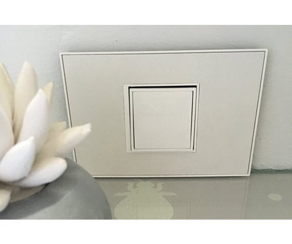 Picture of ARPTR151GW2 - adorne® 15A 1-Gang Pop-Out Outlet, White