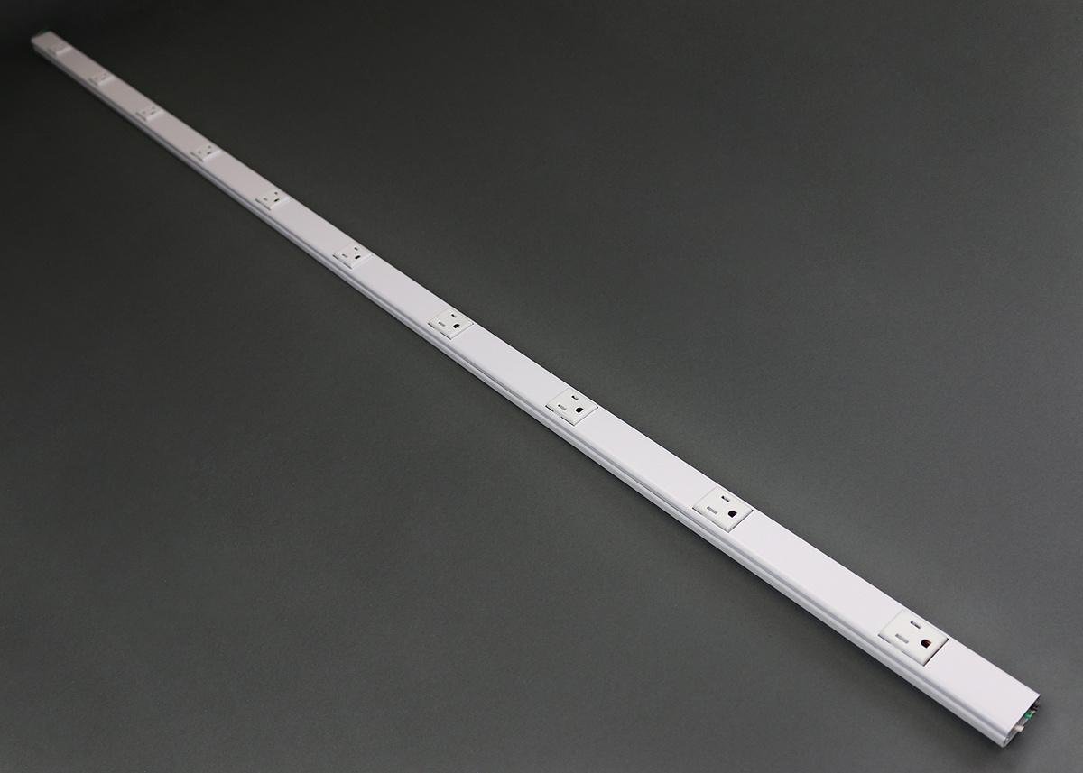 WH20GB606TR - Wiremold 20GB606TR Tamper Resistant Plugmold Multioutlet System in White