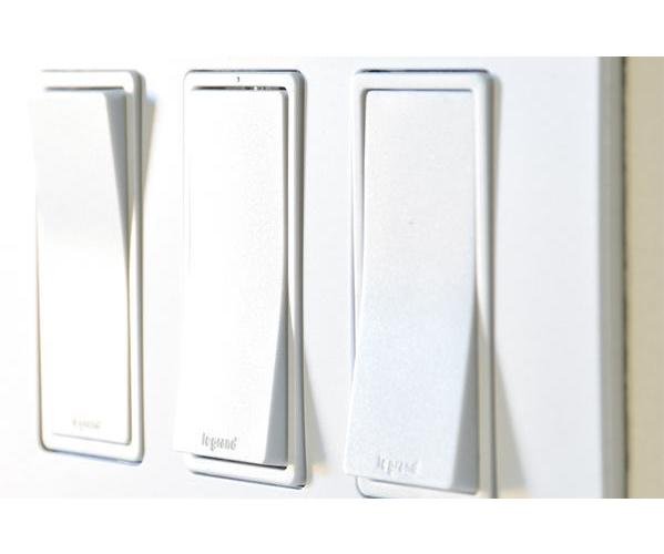 Picture of TM870-W - radiant® 15A Single-Pole Switch, White