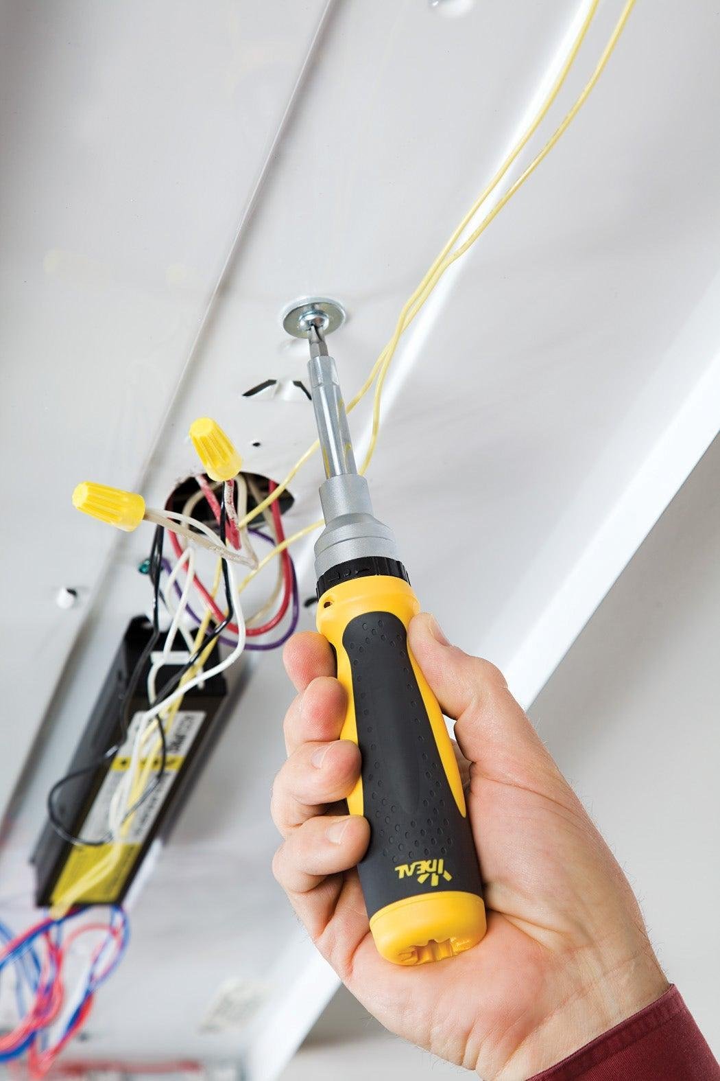 35-688 - 21-in-1 Twist-a-Nut™ Ratcheting Screwdriver