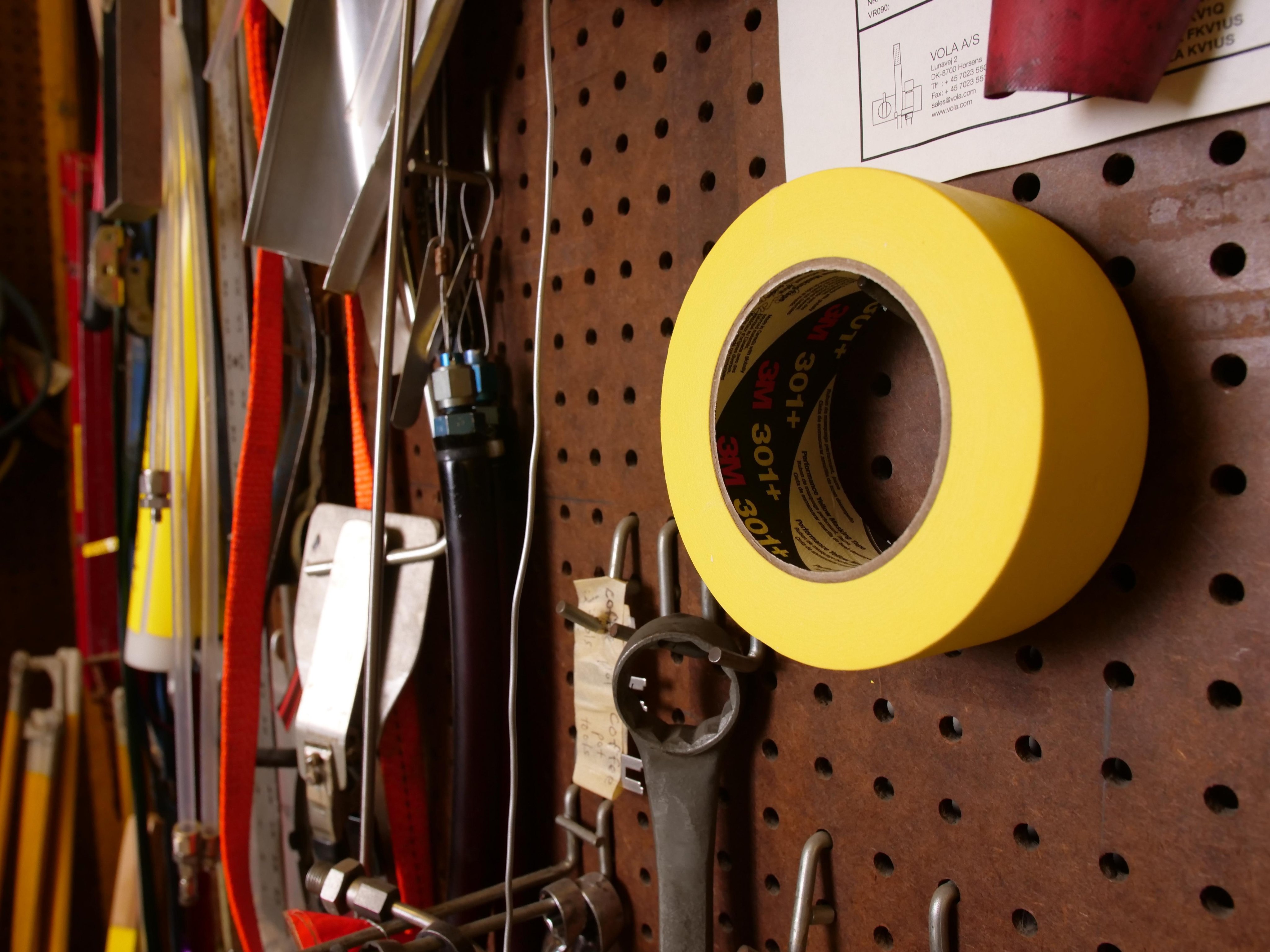 Picture of 301+48MMX55M - 3M Performance Yellow Masking Tape 301+, 48 mm x 55 m, 6.3 mil, 24 Roll/Case