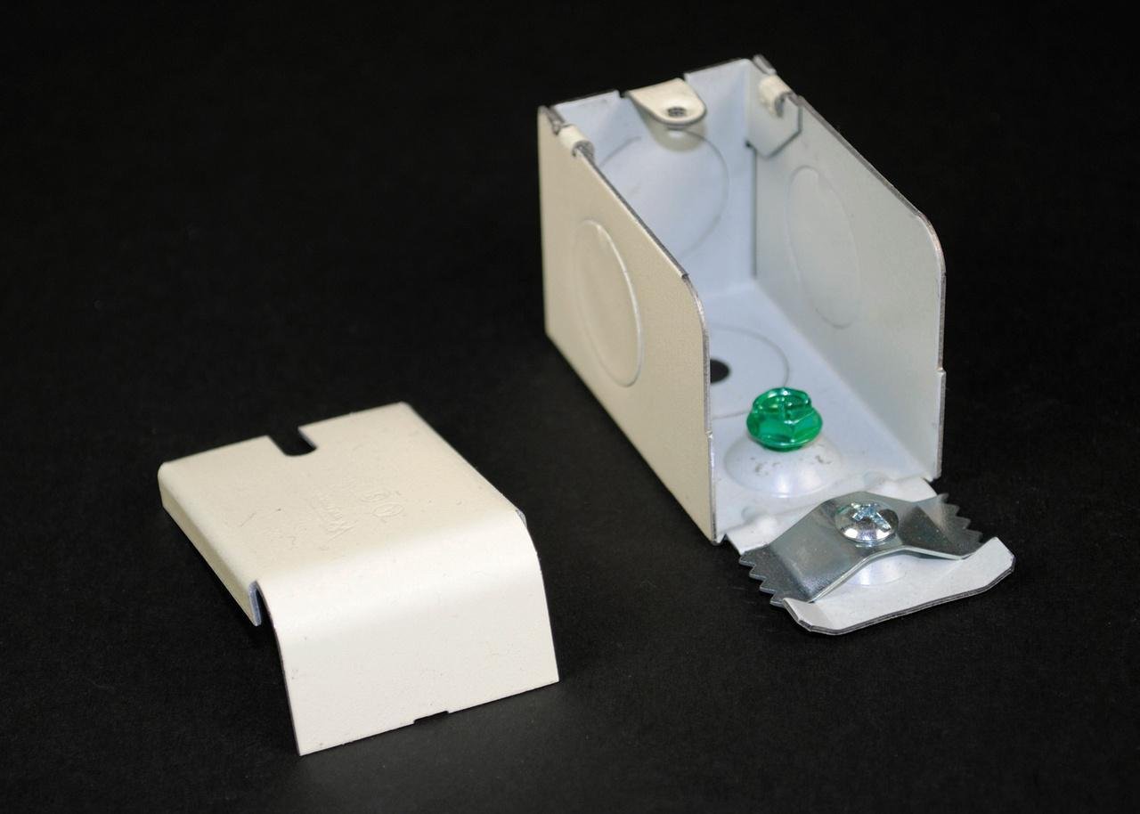 V2010A2 - Wiremold 2000 Series Entrance End Fitting Fitting, Ivory