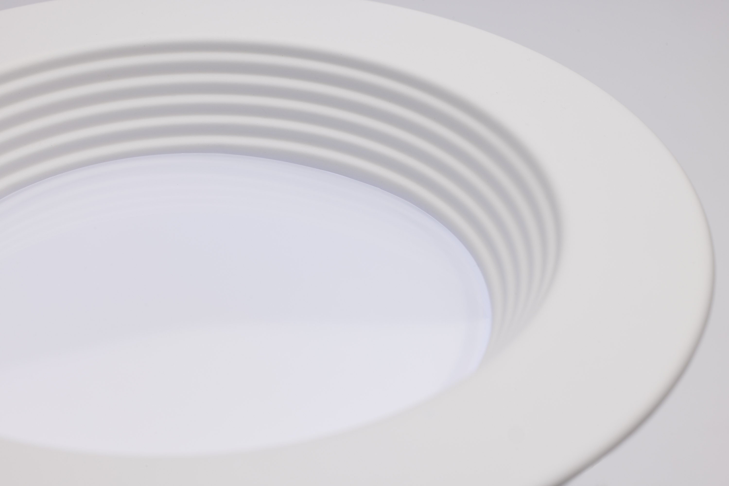 Picture of S11800R1 - 6.7 Watt LED Downlight Retrofit - 4 Inches - CCT Selectable - Round - White Finish - 120 Volt