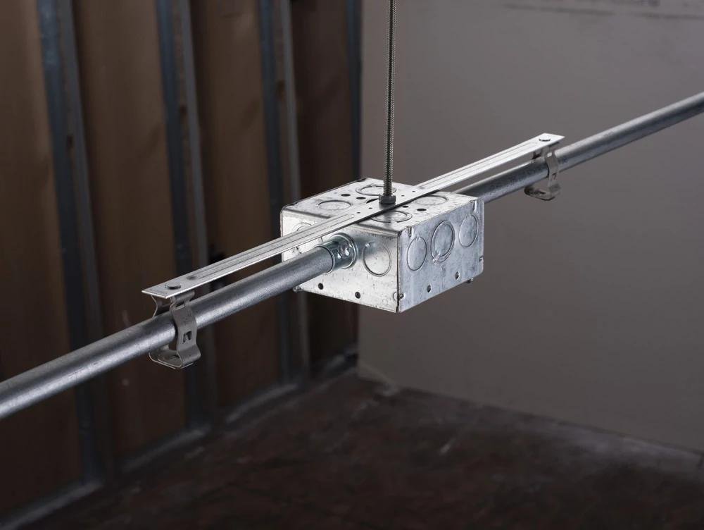 Picture of 16MB18A - Combination Box/Conduit Hanger for 3/4-1" EMT