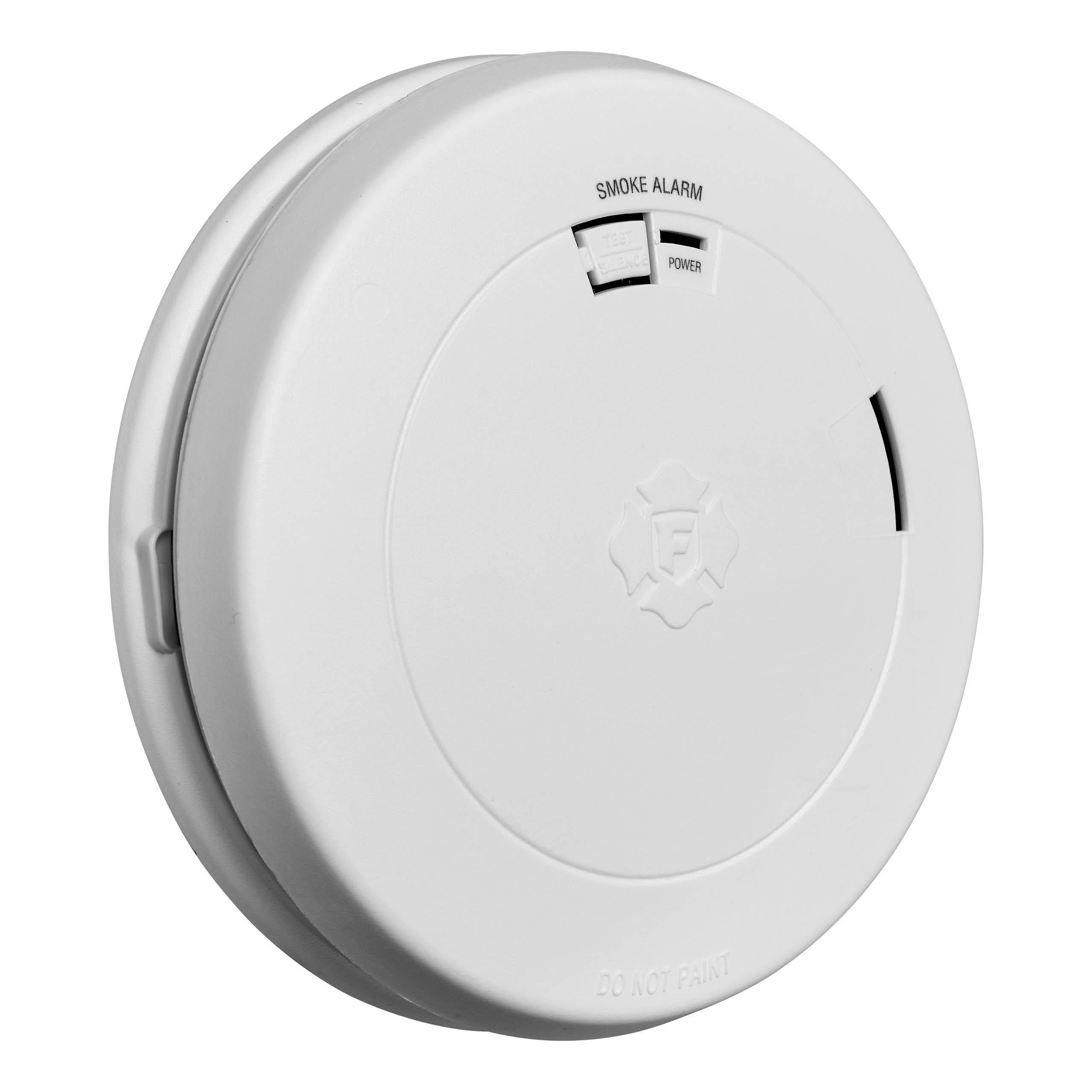 BRK First Alert SM200 (1046728) Battery powered, Low Profile, Smoke Alarm with Replaceable Battery and Silence Feature