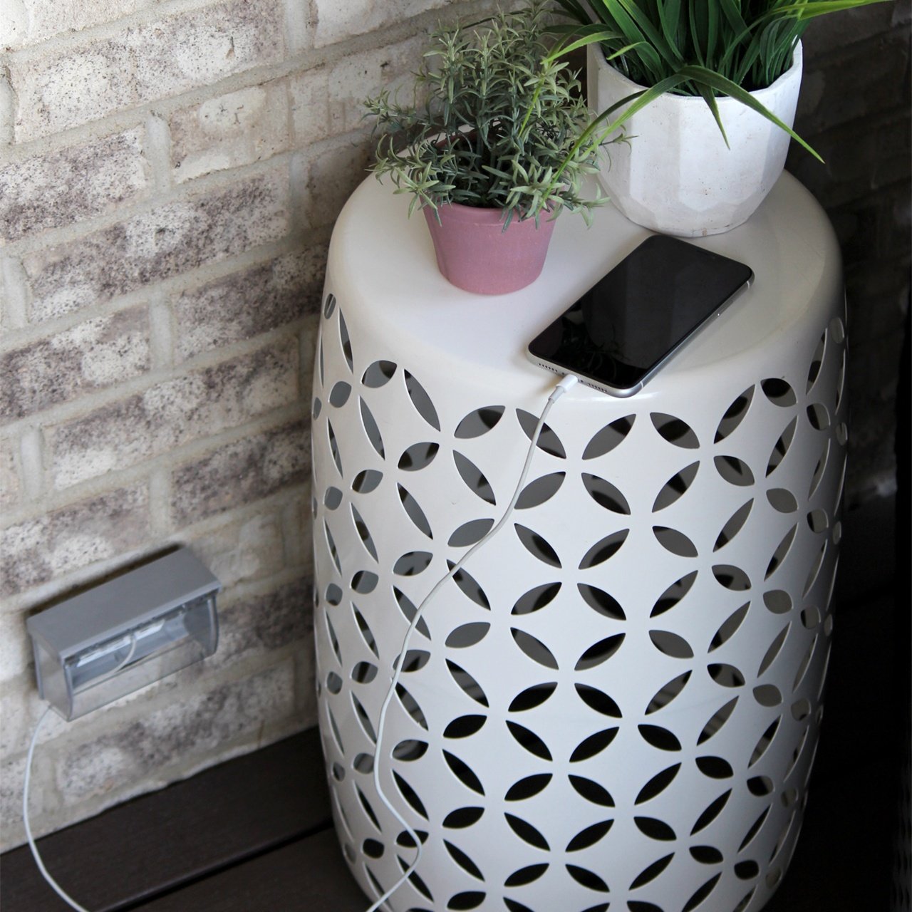 Picture of WRR26USBAC6W - radiant® Outdoor Ultra-Fast USB Outlet, White