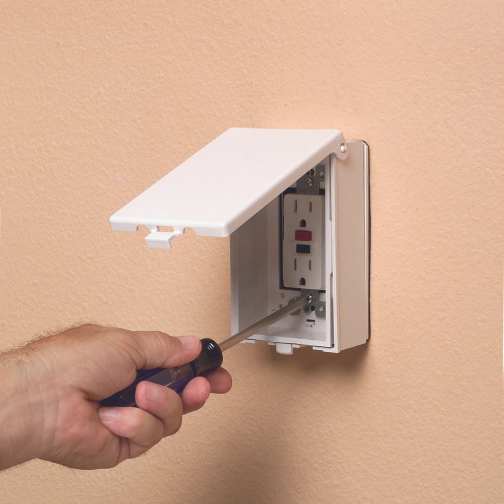 60VW - 1 Gang Low Profile, IN and OUT cover for new and existing construction. Weatherproof in-use. Meets extra-duty code requirements when cord is plugged in. UV rated plastic. Horizontal. Color - White, Paintable