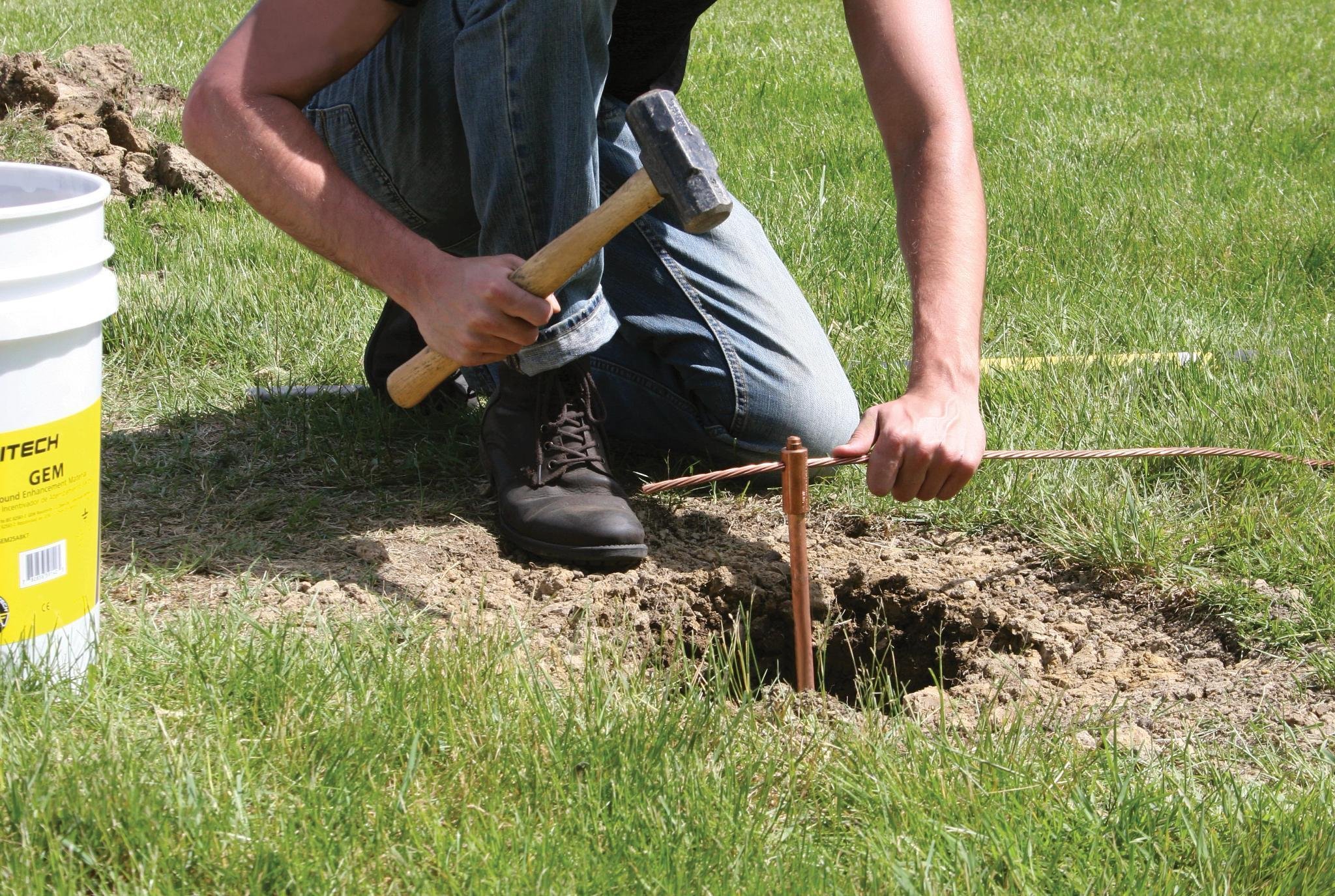 Picture of 613400 - Copper-Bonded Ground Rod, Pointed, 3/4" dia, 10', 10 mil Plating, 12.6 lb