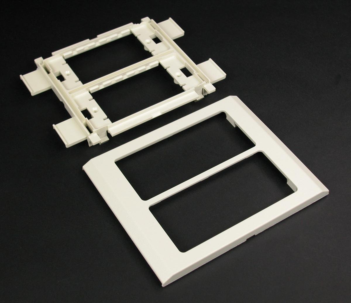 Picture of V4050 - Wiremold 4000 Series Device Mounting Bracket Fitting, Ivory