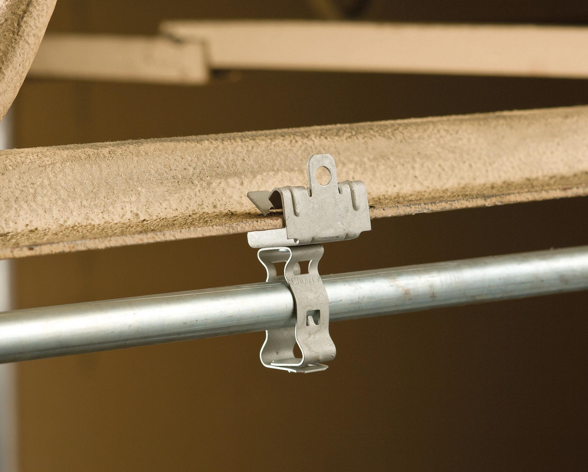 Picture of 812M24 - EM-M Conduit/Pipe to Flange Clip, Spring St. 1/2", 3/4" EMT, 1/8"–1/4" Flange