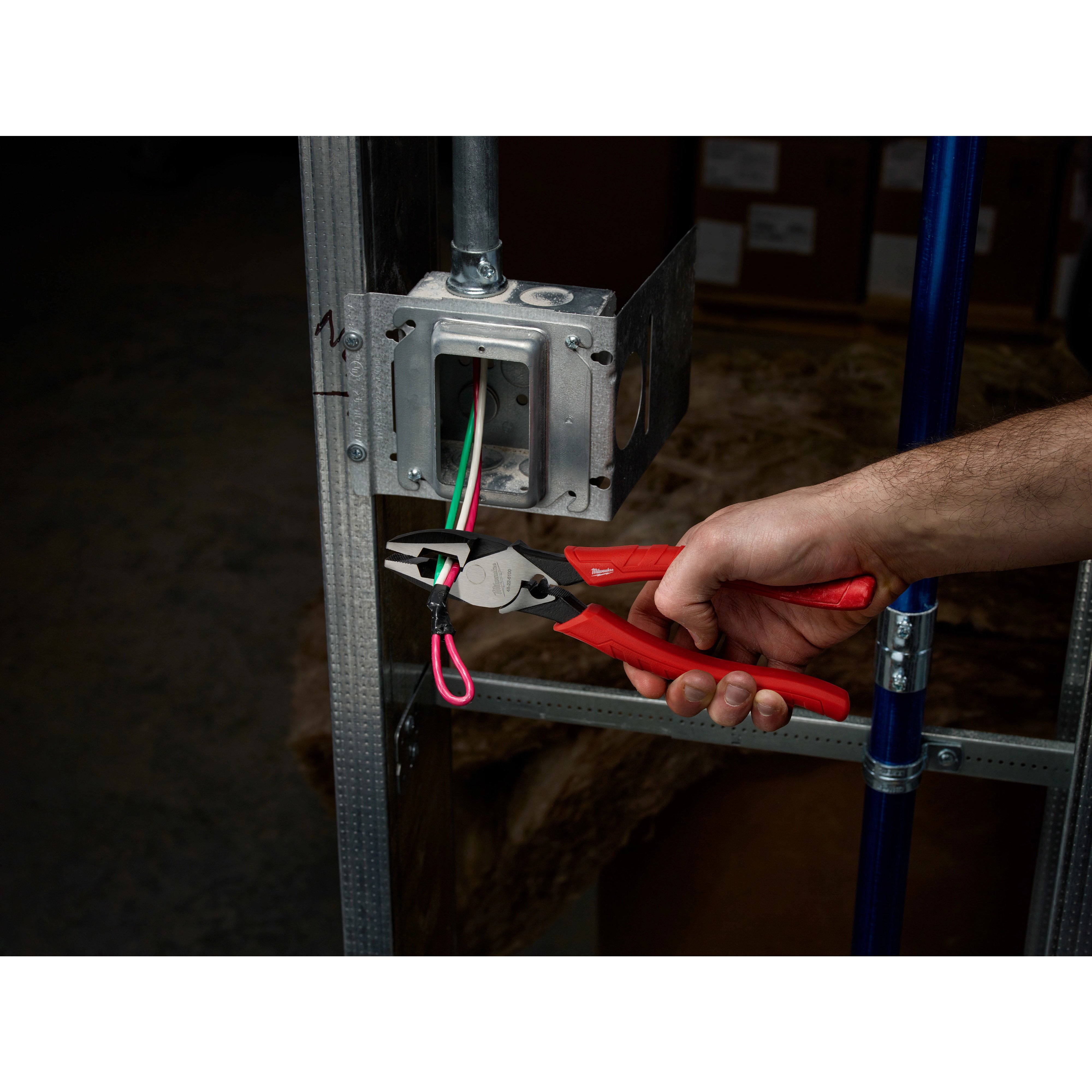 Picture of 48-22-6100 - 9 in. High Leverage Lineman's Pliers w/ Crimper