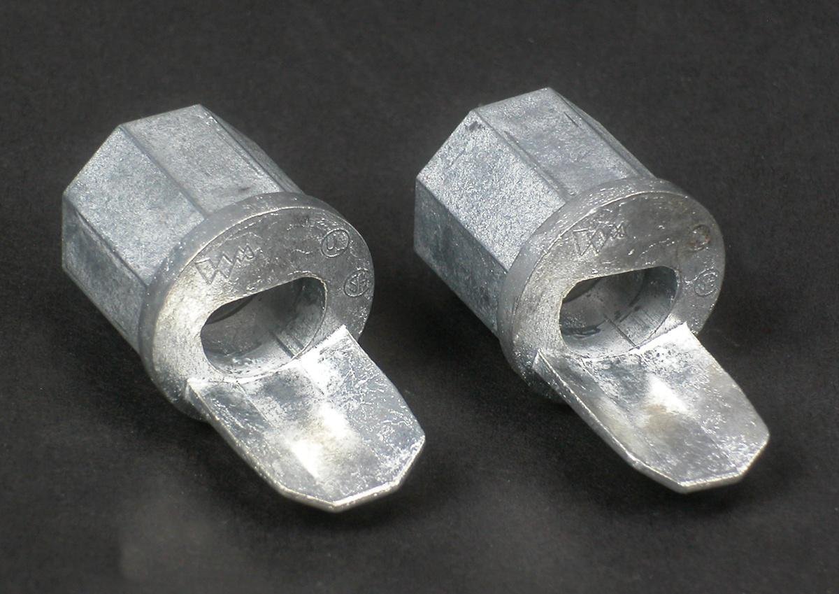 5782 - Wiremold 500/700 Series 1/2inch Conduit Connector (Galvanized) Fitting