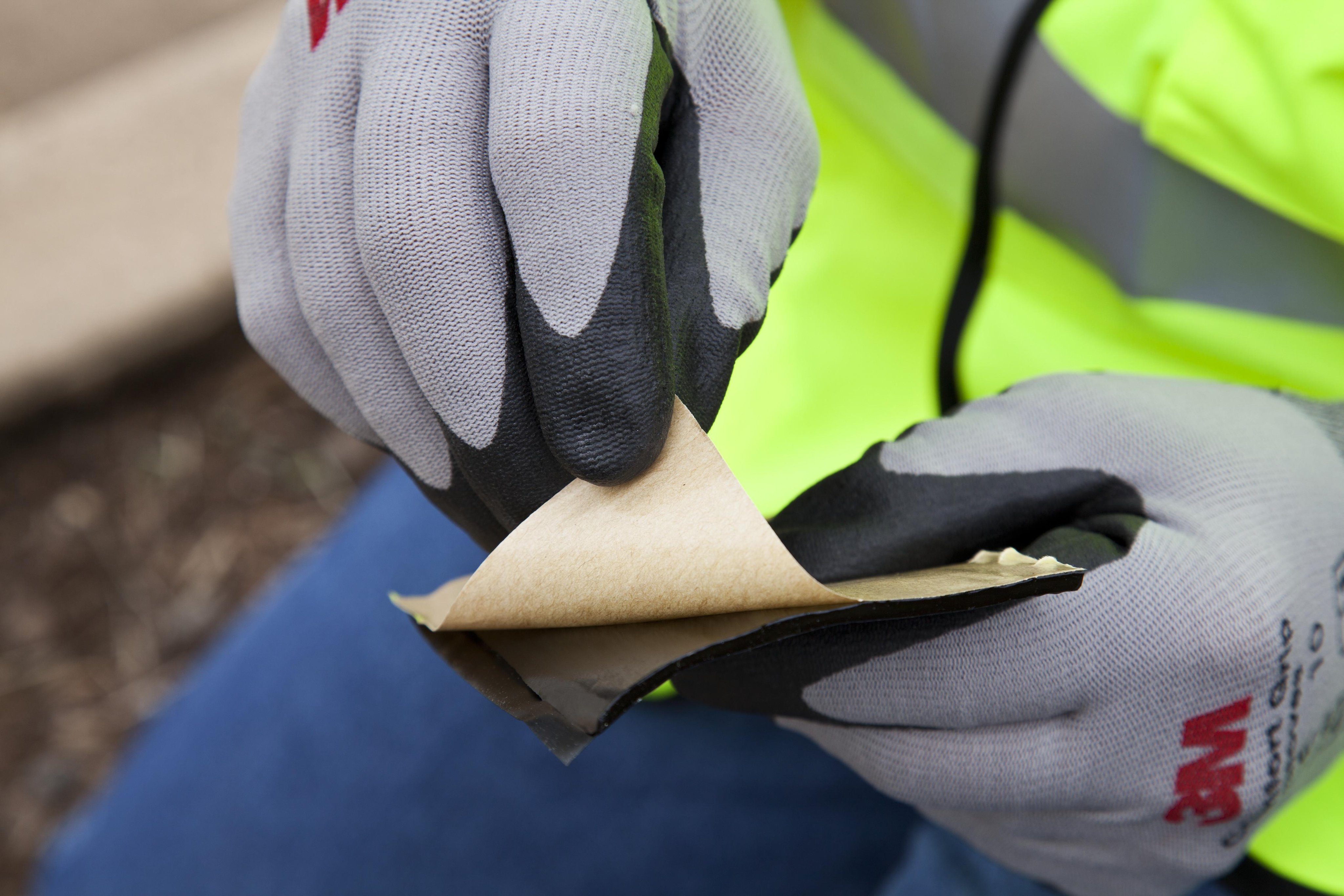 Picture of 2200-6-1/2X4-1/2 - Scotch Vinyl Mastic Pad 2200-6-1/2x4-1/2, 125 Mil, 6-1/2 in x 4-1/2 in (165 mm x 114 mm), 50 per case