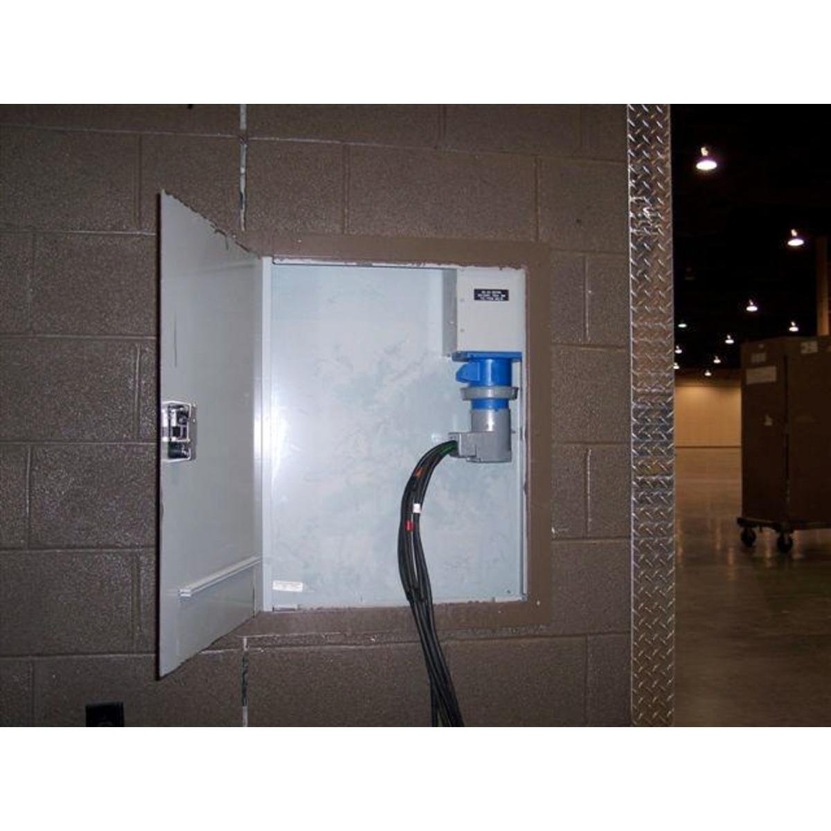 Picture of HBL560R9W - Heavy Duty Products, IEC Pin and Sleeve Devices, Industrial Grade, Female Receptacle, 60A 3-Phase Wye 120/208V AC, 4-Pole 5-Wire Grounding, Terminal Screws, Blue, Watertight