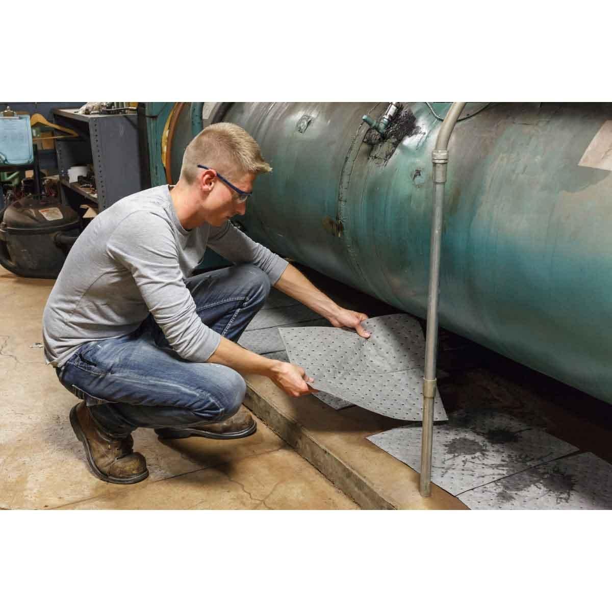 Picture of GP100 - Universal Absorbent Pads - Heavy Weight, 15" x 19", Absorbency Capacity 30 gal