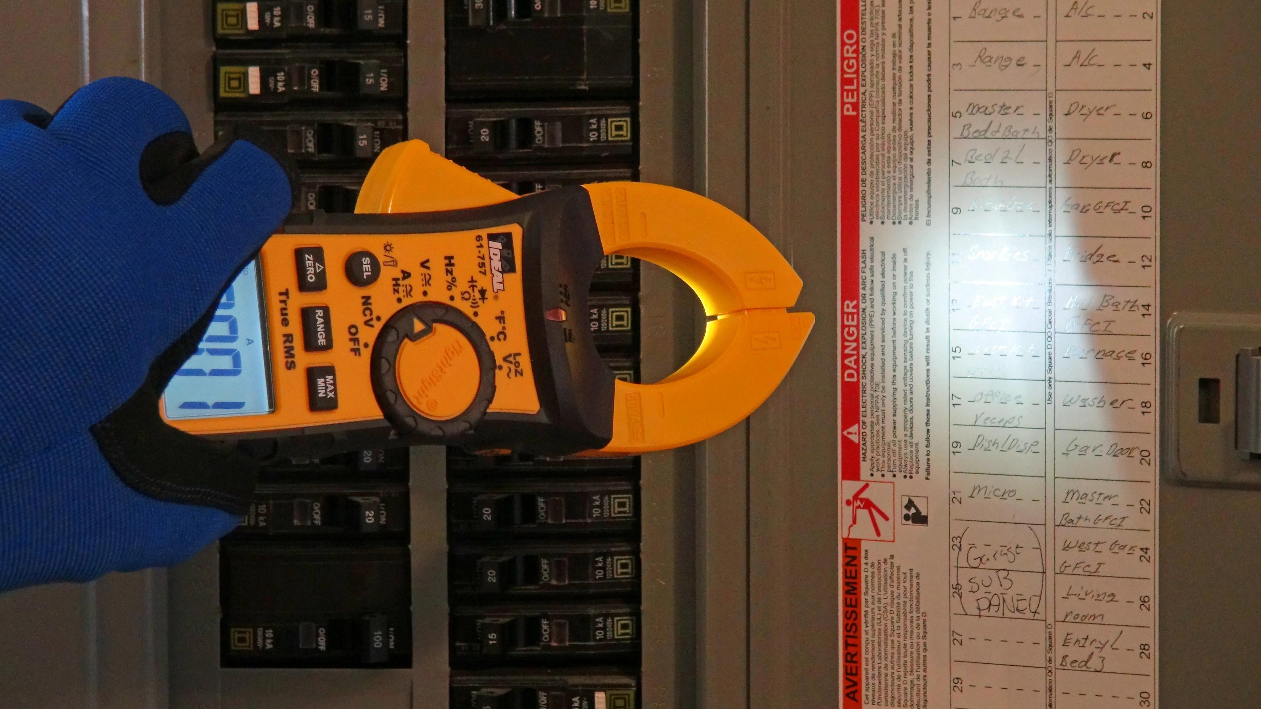Picture of 61-757 - 600A AC/DC TRMS ClmpMtr,TightSit,w/Flashlt,NCV&Tmp