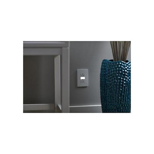 Picture of NTL885TRW - radiant® 15A Tamper-Resistant Outlet with Night Light