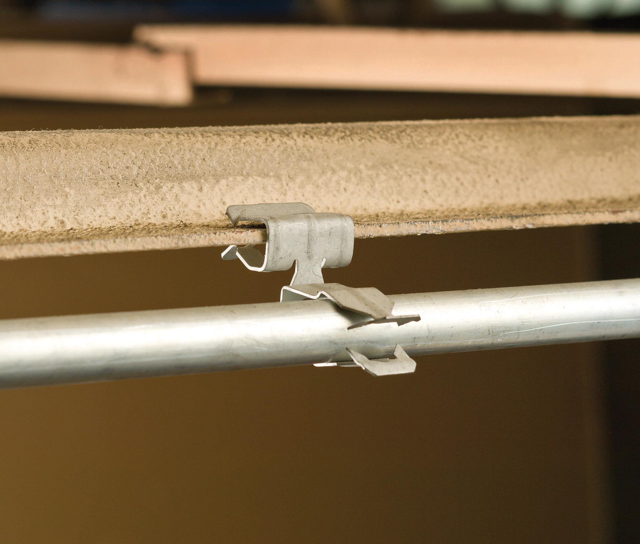 Picture of 12P24SM - Conduit to Flange Clip Side Mount 3/4" EMT, 0.125–0.25" Flange