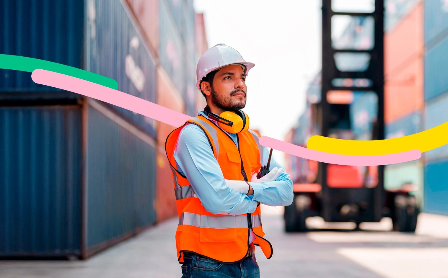 Persona en un puerto usa las cobranzas de exportación para recibir de forma tranquila la plata de las ventas de su empresa en el exterior.