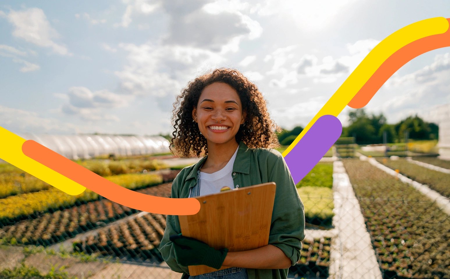 Persona empresaria aprende cómo implementar la economía circular para optimizar el futuro de su empresa.  