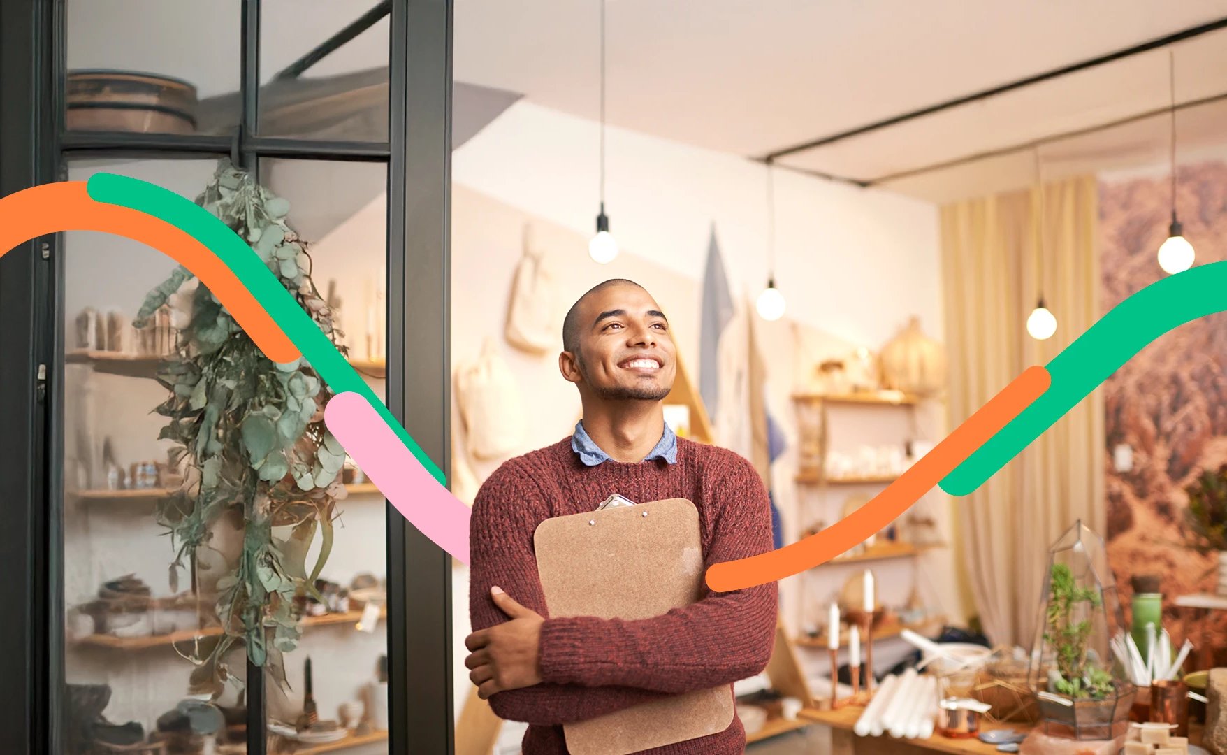 Hombre tranquilo en su oficina, porque tiene cuenta de ahorros para su empresa.