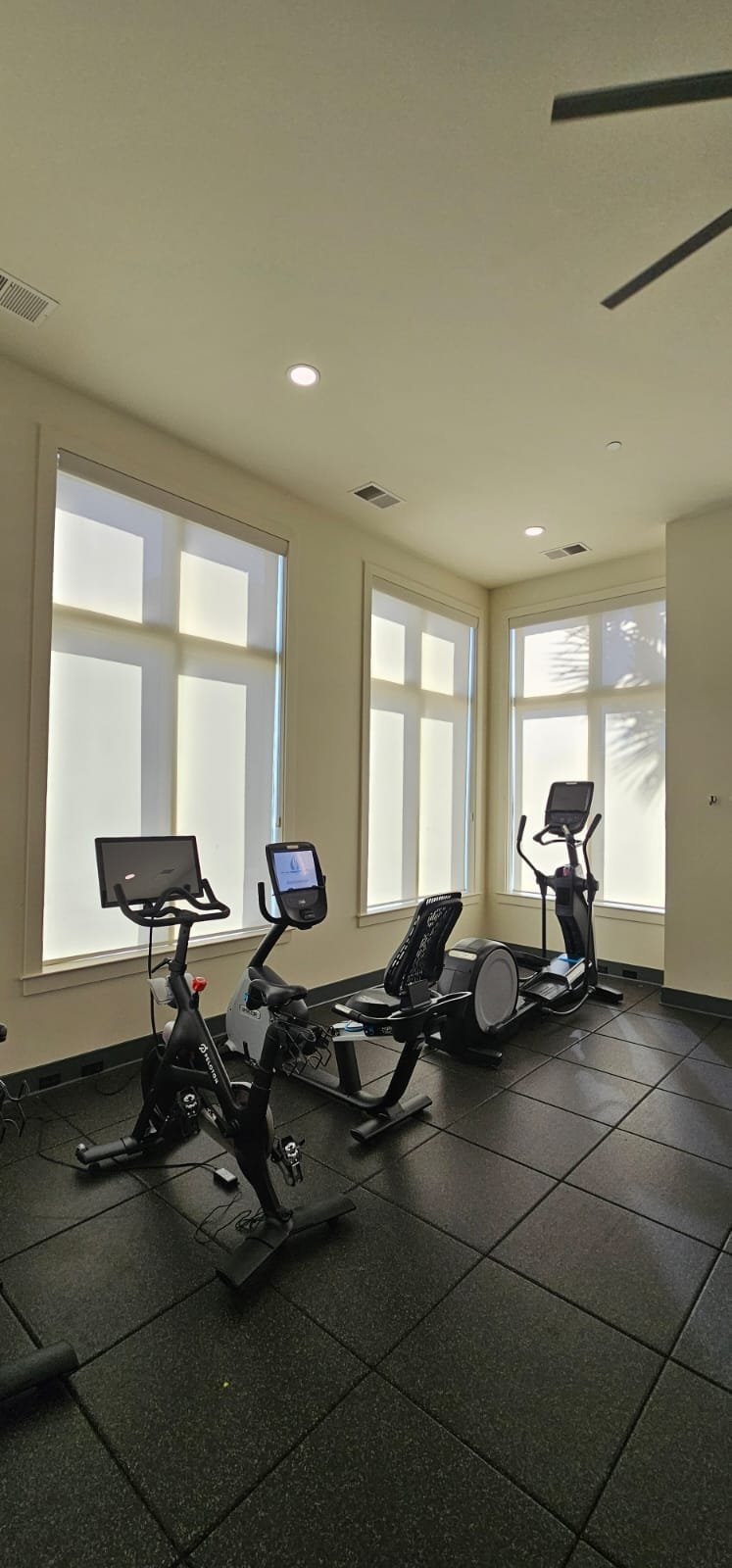 shades-roller-white-gym-room-after