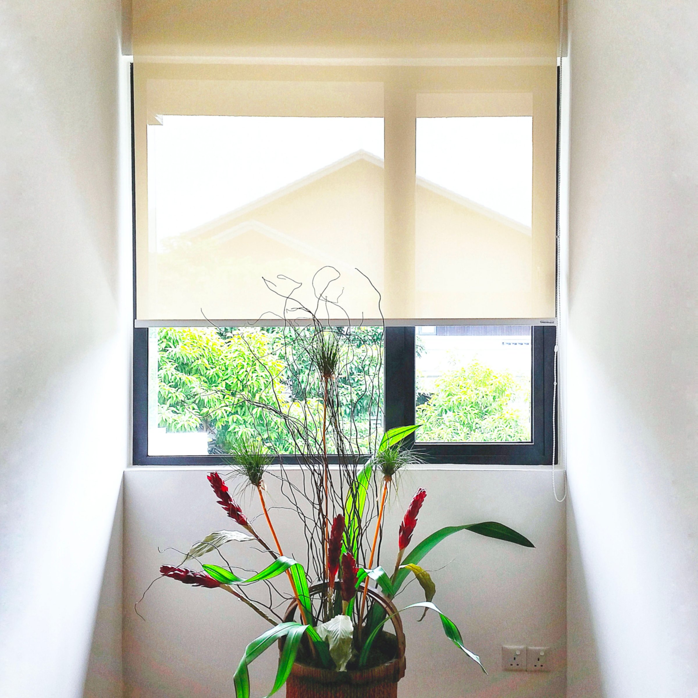 Shades-roller-beige-Hero-06-Home