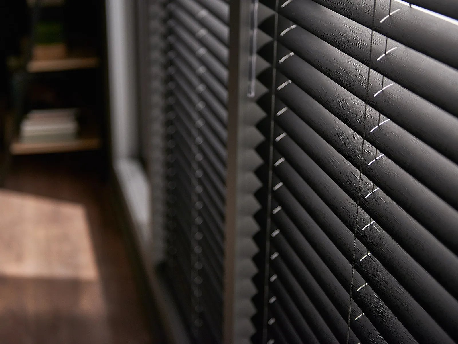 residential-blinds-horizontal-vinyl-black-closeup