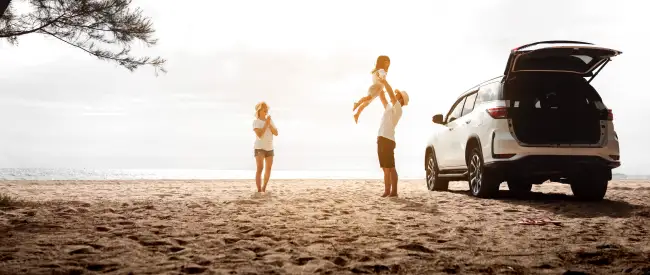 Happy family with car travel road trip. summer vacation in car in the sunset
