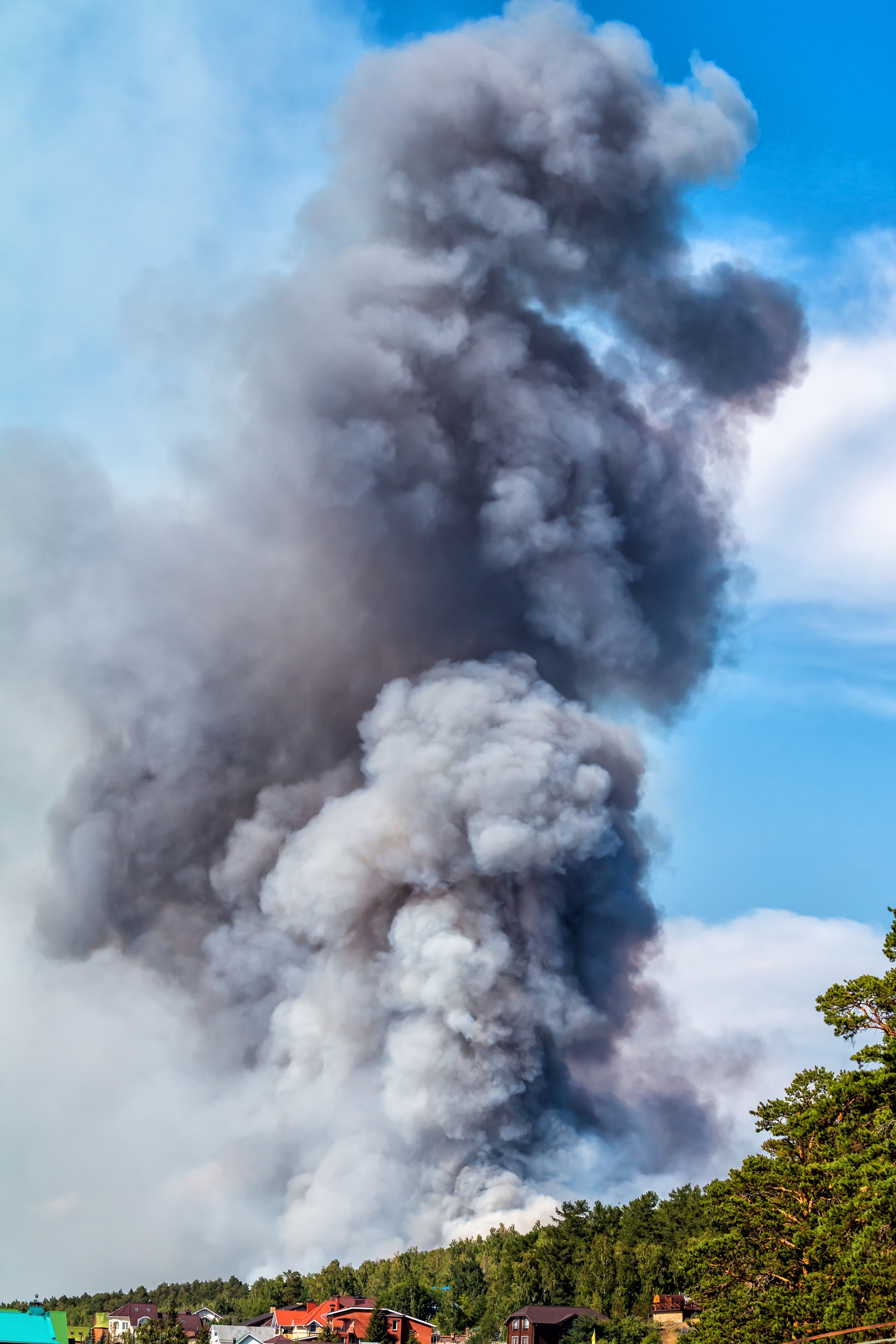 Wildfire smoke near houses