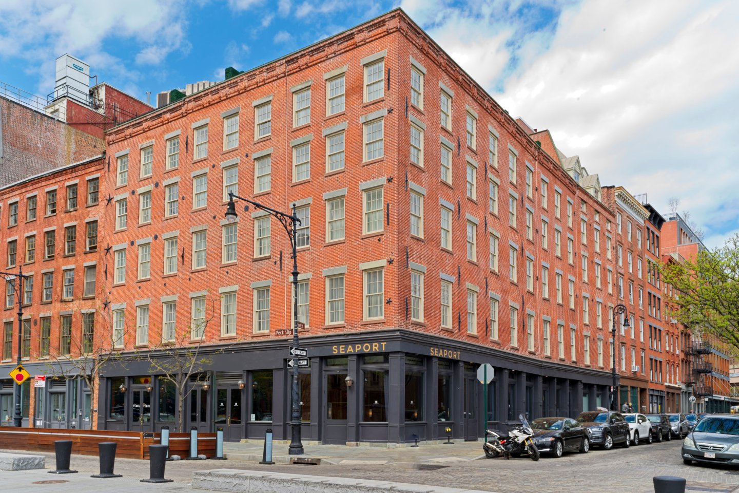 Exterior of 33 Seaport Hotel